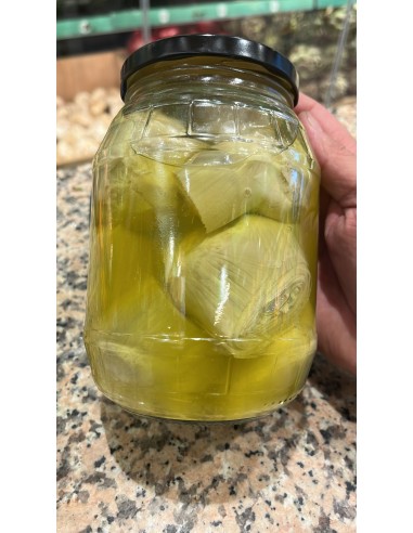 Alcachofas limpias en aceite de oliva